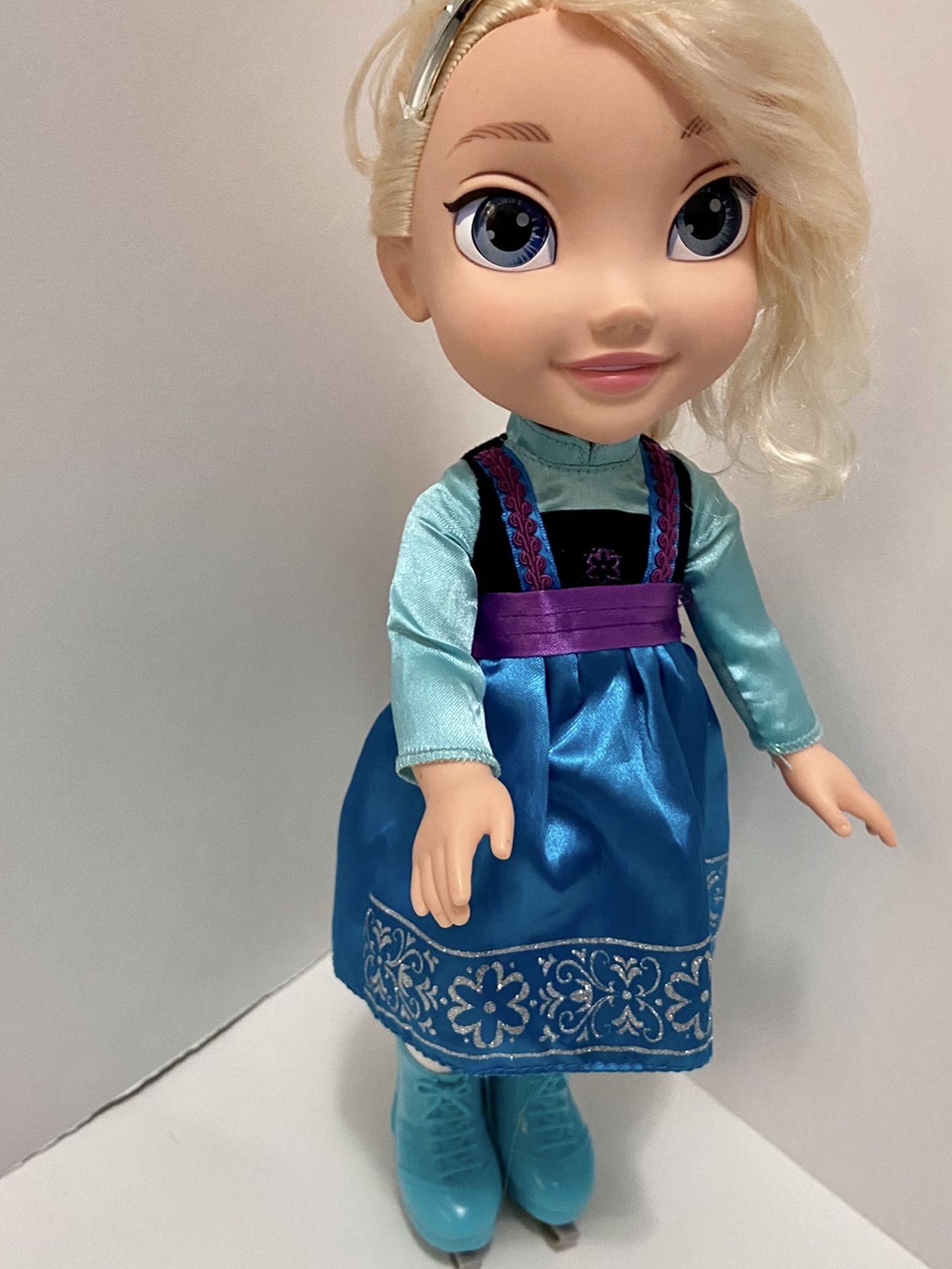 Princess Elsa Toddler With Skates