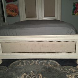 High‑End Bedroom Suite – Quick Sale!