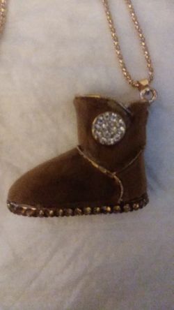 Necklace, cute boot, 20$