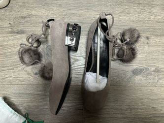 New Women’s Shoes Size 7.5 Pom Pom Block Heel 