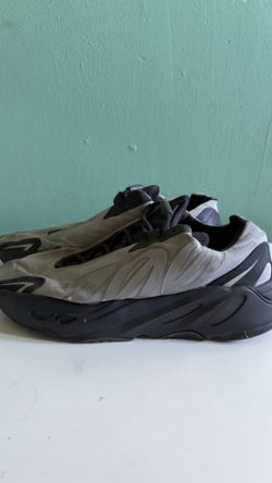 Yeezy 700 grey