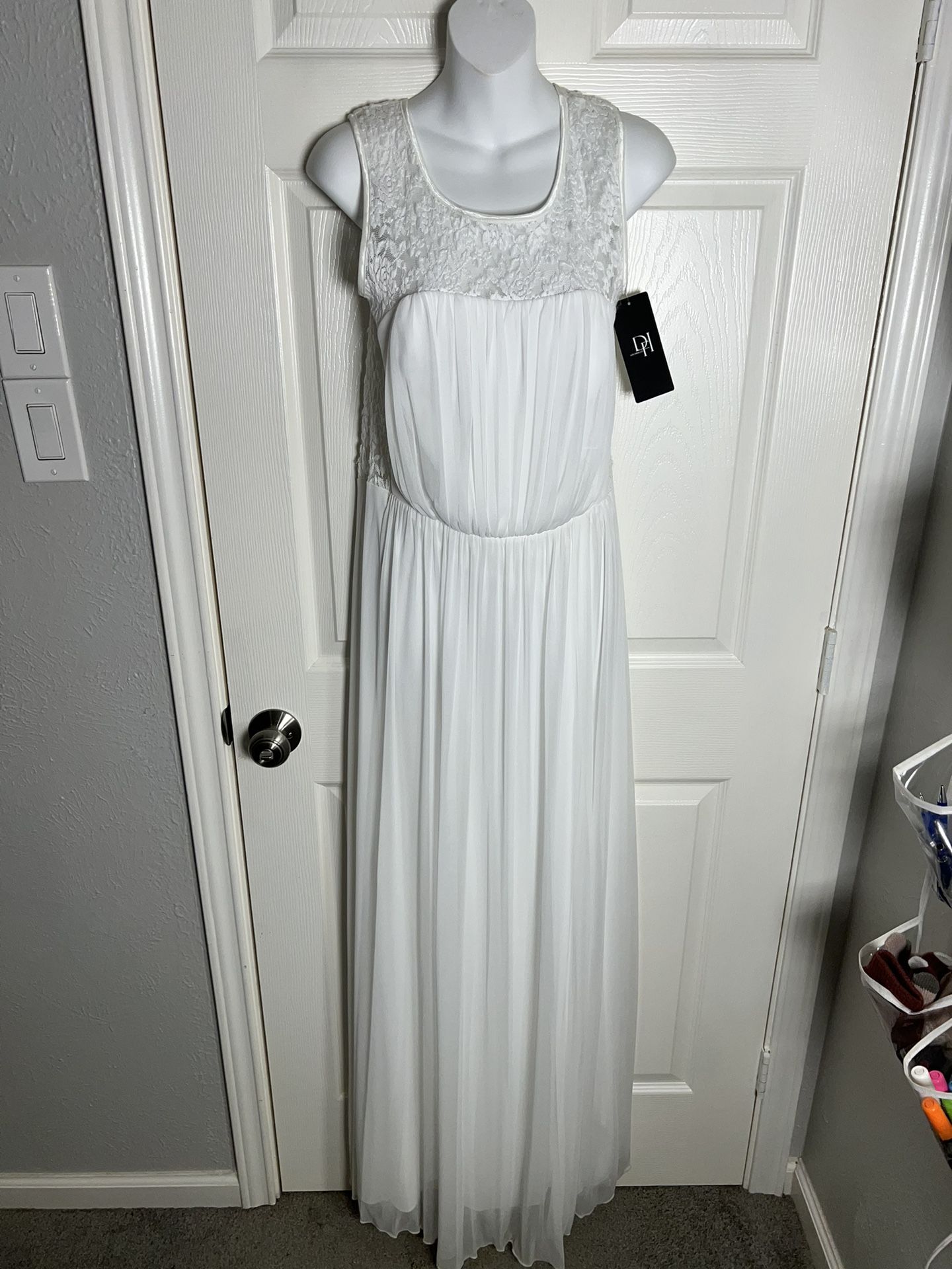 White Lace Sleeveless Full Length Formal Gown