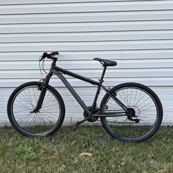 Un branded hard tail mountain bike