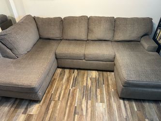 U-shaped sectional couch 🛋️
