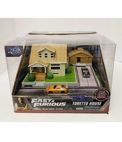 Jada Toys Fast & Furious Dom Toretto House with Garage and 2 Nano Vehicles Diorama