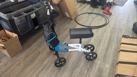 Knee scooter or leg