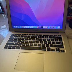 MacBook Air | i5 Processor | 4GB RAM | 128GB SSD | Battery: 170 Cycles | W/ Charger
