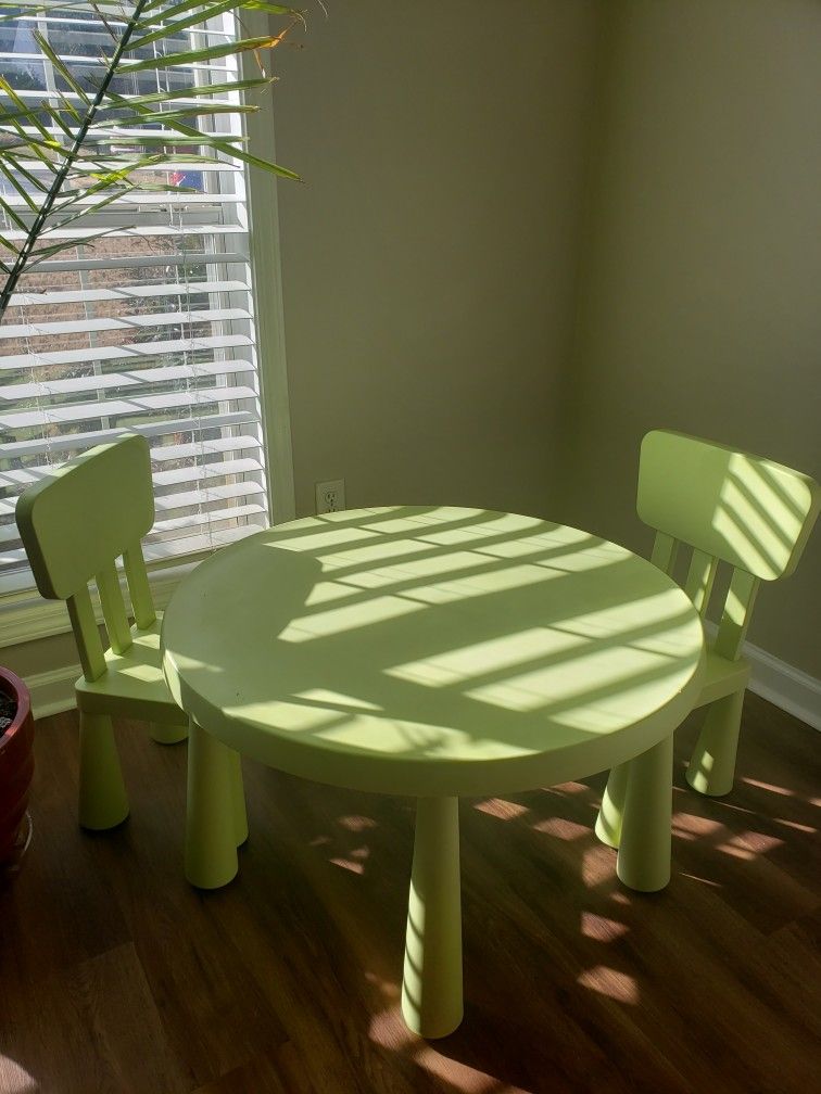 Great Kids table with chairs
