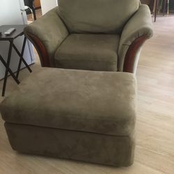 Comfy large Chair with Ottoman