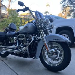 2023 Harley Heritage 3,200 miles