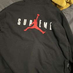 JORDAN X SUPREME PULLOVER HOODIE - Large L -  black red