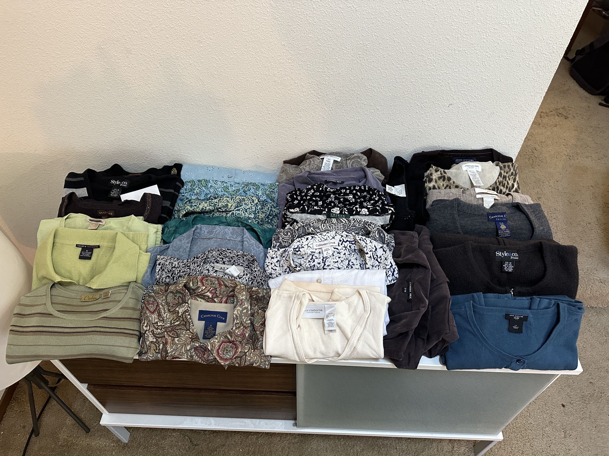 Nordstrom Macy’s Ladies 31 pc Clothing Lot Size 6-8 Cashmere Sweaters and Silk Blouses Ann Taylor Jones NY