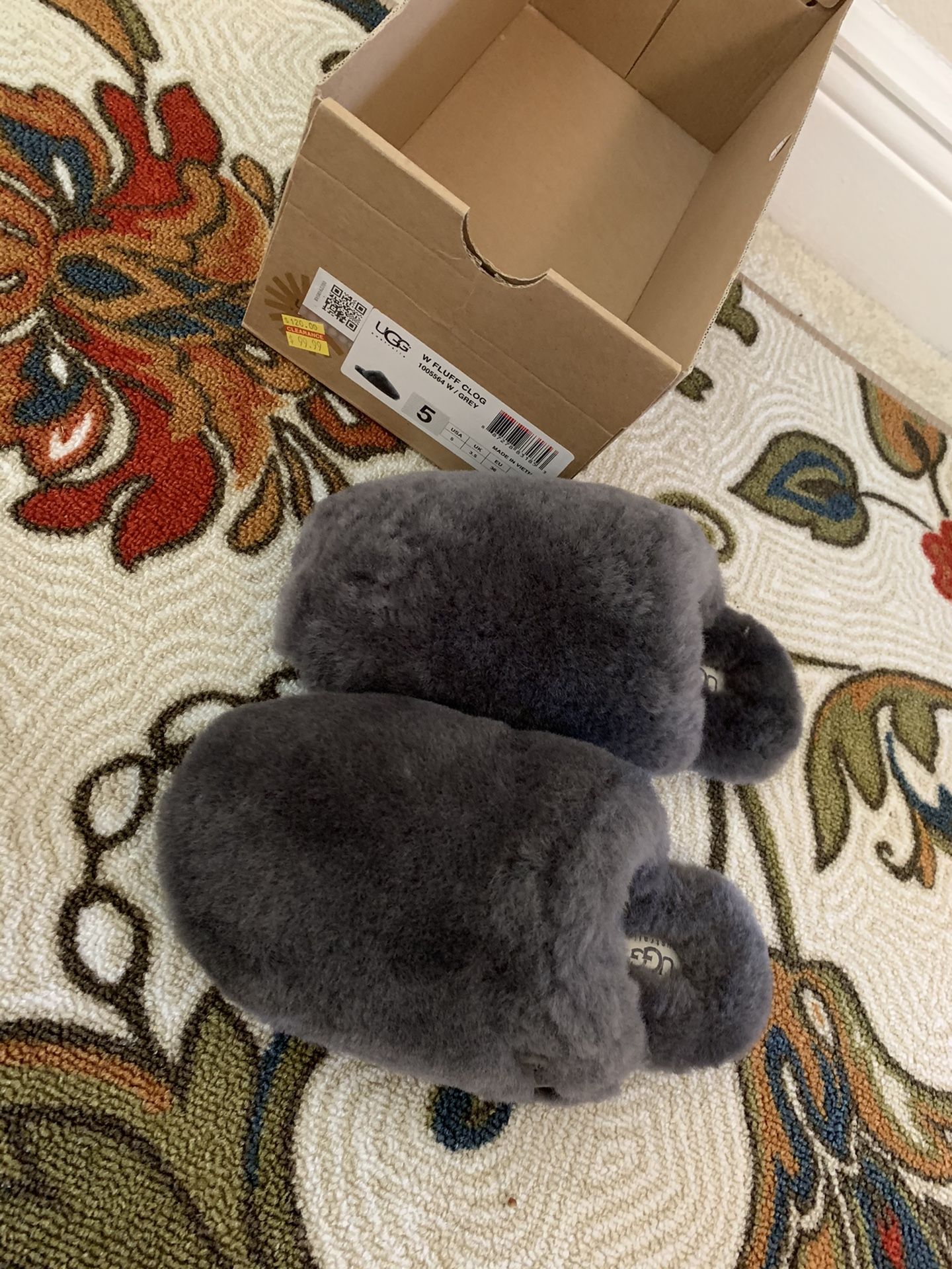 UGG slippers (Size 5)