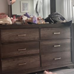 Dresser With Mirror 