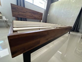 King Size Bed 5 Month Old Like New