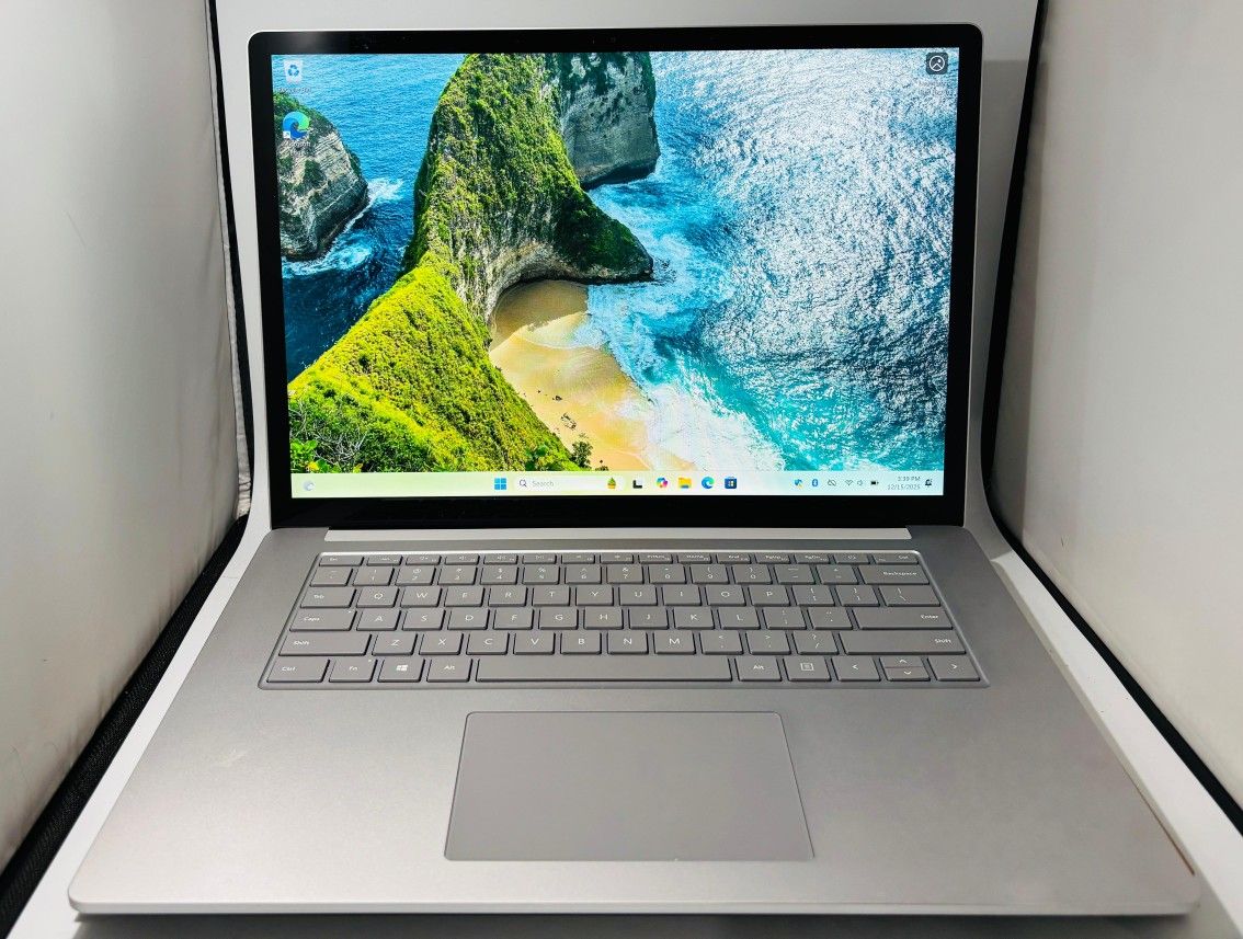 Microsoft Surface Laptop 3 15” RYZEN 5 8GB 128GB Radeon Vega 9 Graphics 2GB VRAM