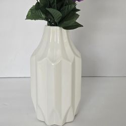 Lovely ~Ceramic Round Petal Lips, Neck and Patterned Design Body SM Gloss Finish White Vase