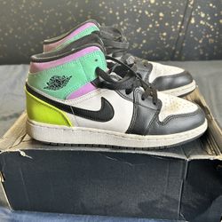 Jordan 1 Mid Size 6.5