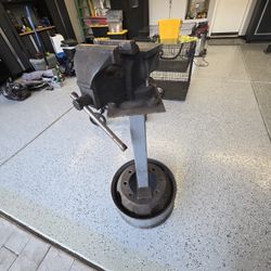 Pittsburgh Heavy Duty Vice