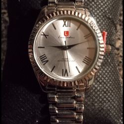 MENS WATCH/WATER RESISTANT/SILVER TONE