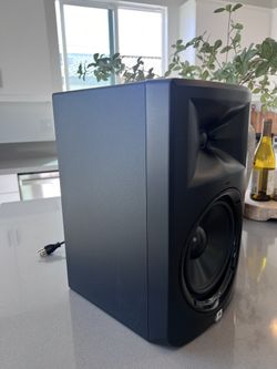 JBL LSR308 Professional Speaker