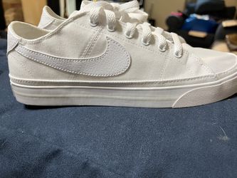 BRAND NEW Nike Court Sneaker Sz 9.5