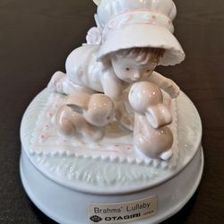 OTAGIRI MUSIC BOX - BRAHMS' LULLABY BABY W/ BUNNIES - MADE IN JAPAN - EXCELLENT CONDITION