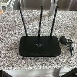 Motorola Cable Modem and TP-LINK Wireless N Router bundle