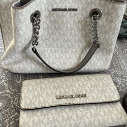 Micheal Kors Teigen Purse with Matching Wallet 