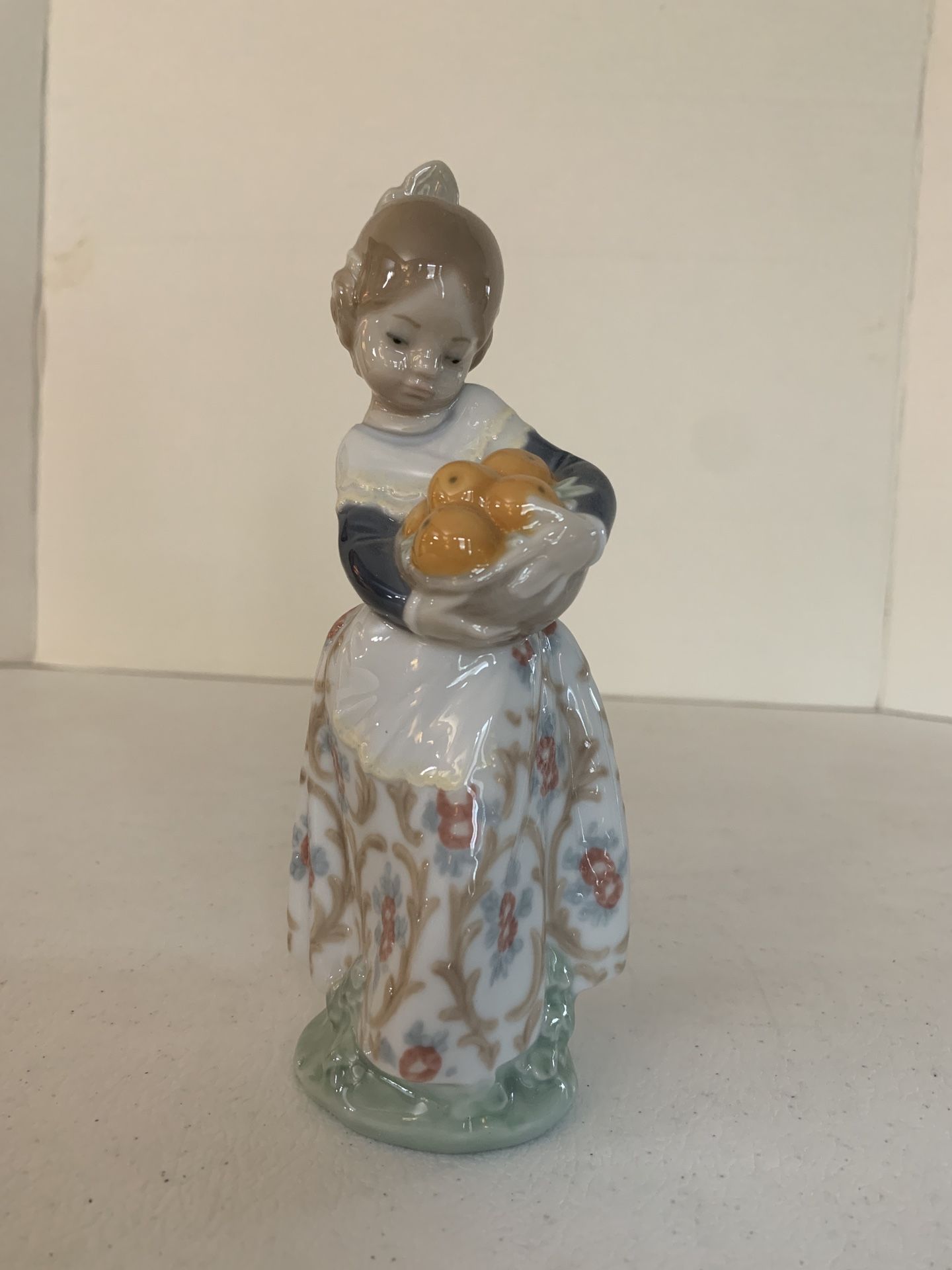 Lladro - Valencian Girl