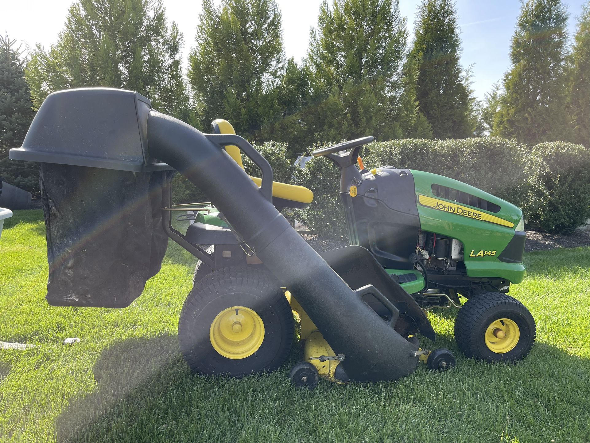 John Deere LA145 48 Inch riding mower