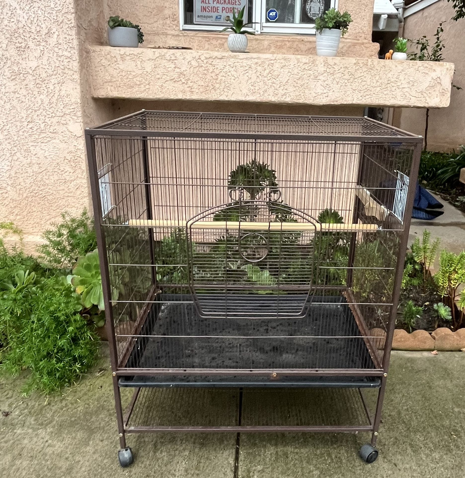 Bird Cage With Wheels 🔺Good Condition 🔺With Wheels 🔺