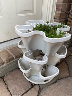 Herb tower planter