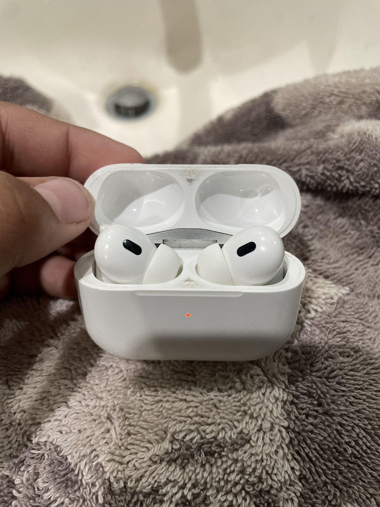 (Price is negotiable) Selling used airpod pro 2s