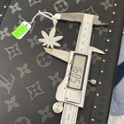 Weed Leaf Pendant Silver 925