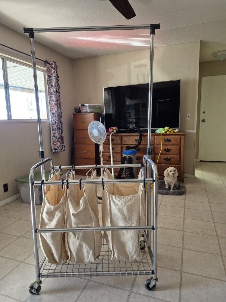 Hamper With 3 Bags For Dirty Clothes 