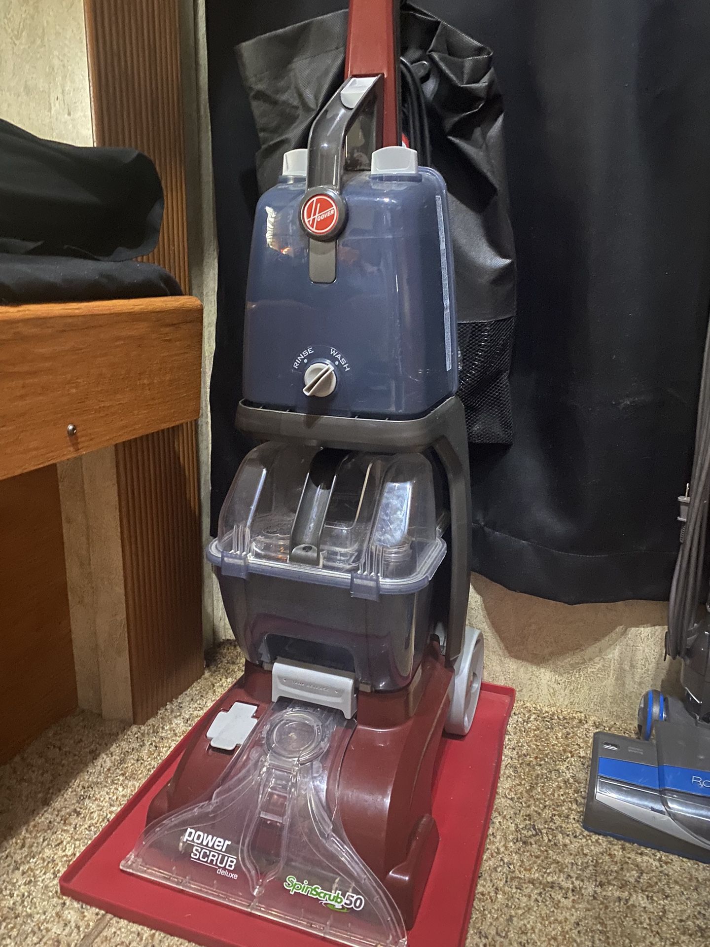 Hoover Power Scrub Deluxe Carpet Cleaner