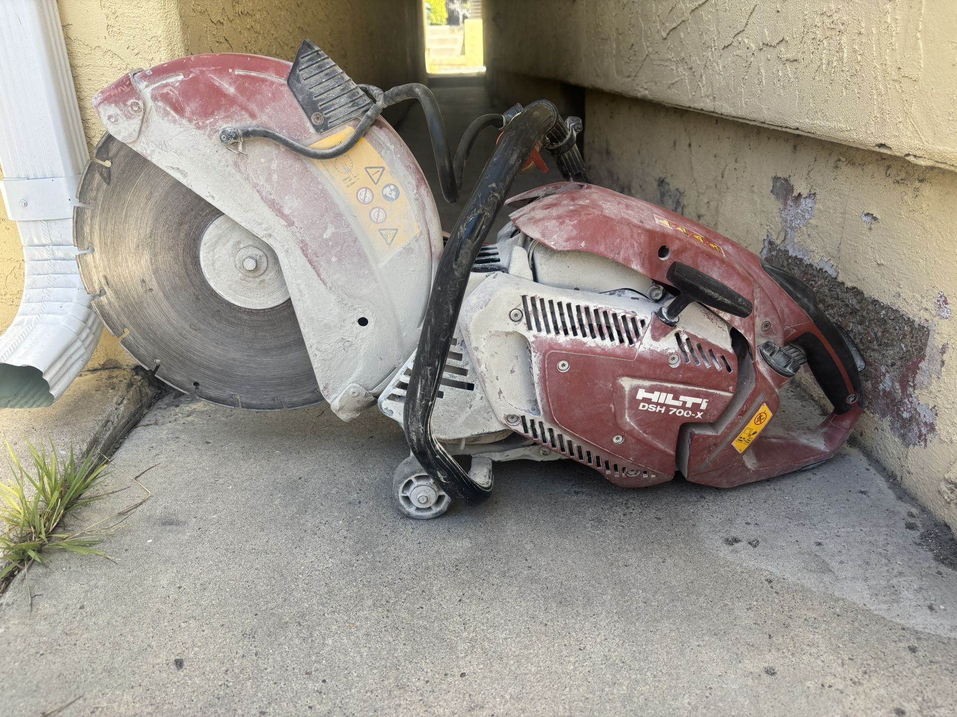 Hilti DSH 700-X 14 in. Hand-Held Concrete Gas Saw with SP Diamond Blade