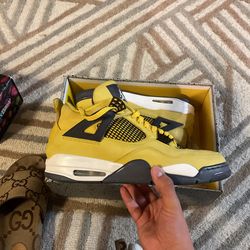 Jordan 4 Retro Lighting