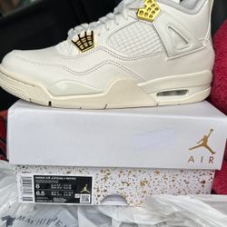 Jordan 4 Metallic Gold 