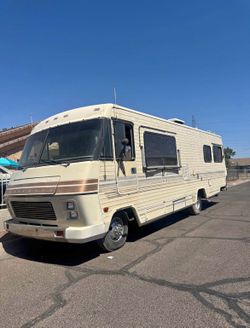 1985 Chevy Winnebago T30 – Vintage Class A RV