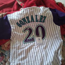 Signed Luis Gonzalez 2001 WS game 7 Game Winning Hit.