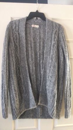 HOLLISTER Cardigan Sweater. Grey. Size Small. Pre-Owned. Good Condition. Pick Up in Dublin.