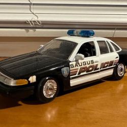 Saugus Police MA Ford Crown Victoria Police Interceptor 1:24 Custom Diecast Replica Police Car $40