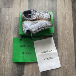 Bottega Veneta Size 44 (10 in Men)