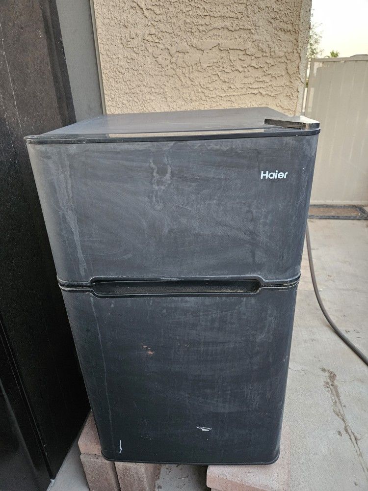 HAIER 2-DOOR USED MINI FRIDGE