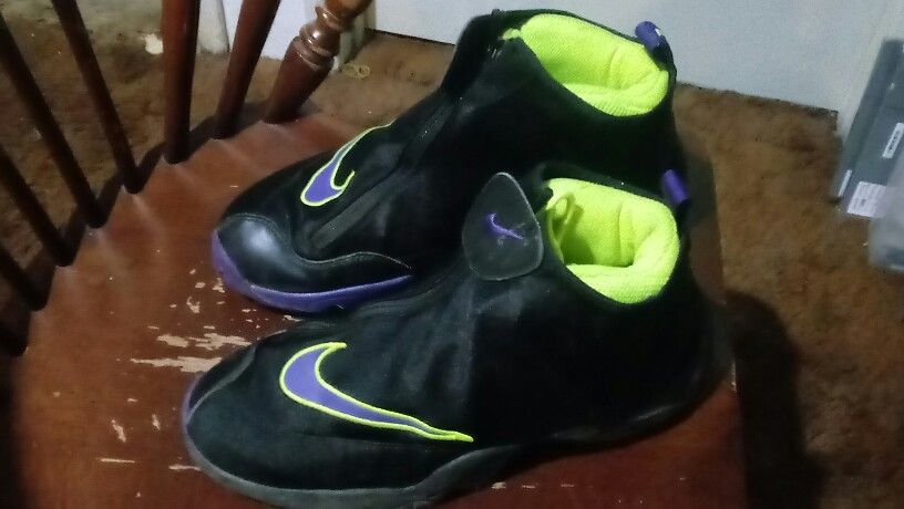 Nike Gary Payton the glove basketball shoes. Size 10