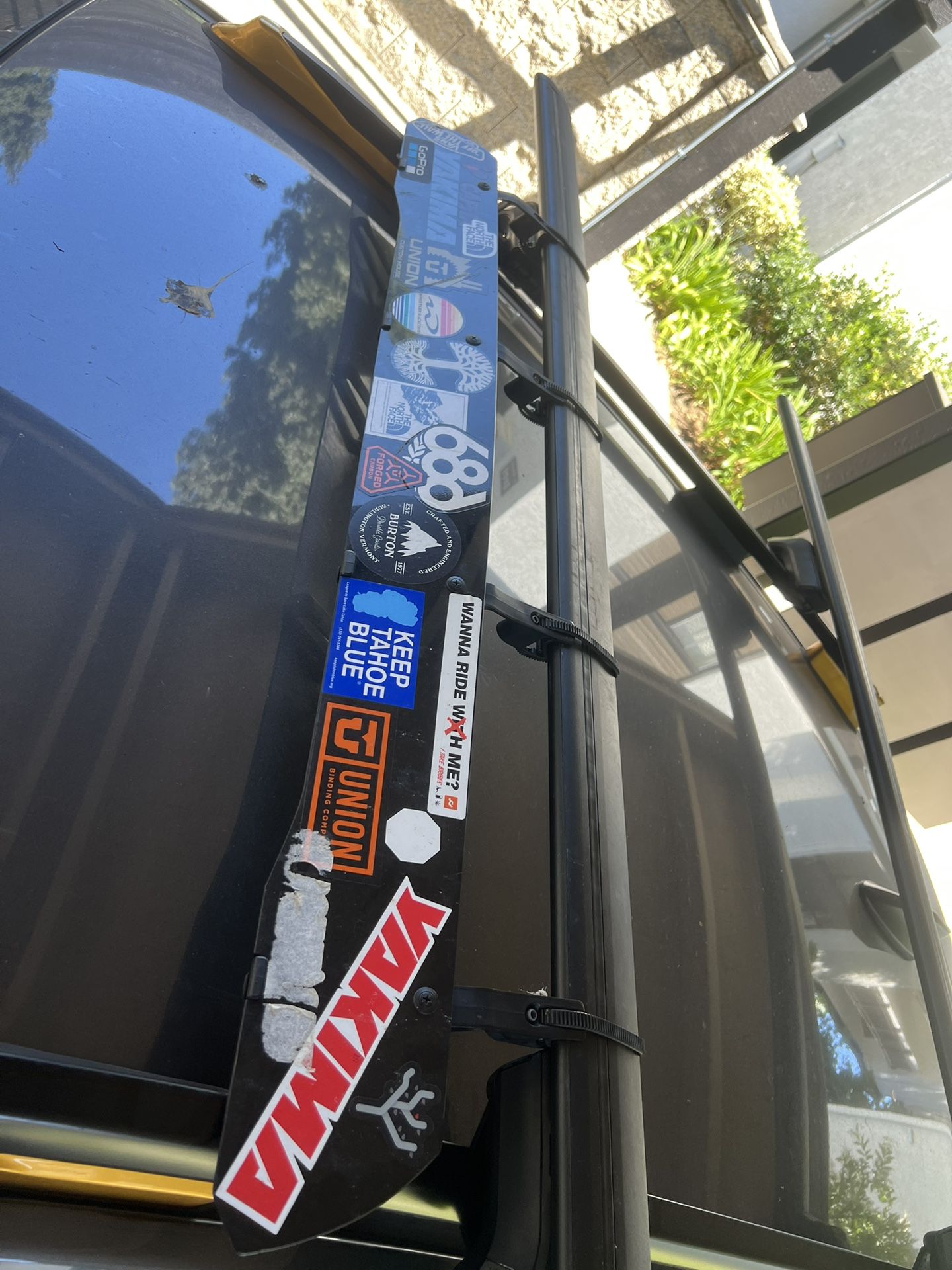 YAKIMA WINDSHIELD - 46”