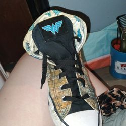 Wonder Woman Converse 