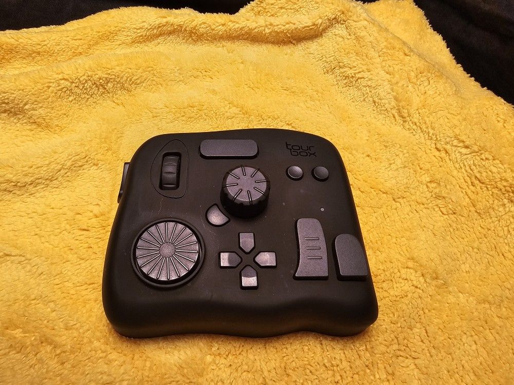 TourBox NEO Editing Controller – Like New, Perfect for Creators!